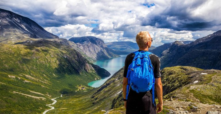 backpacker-772991_1280