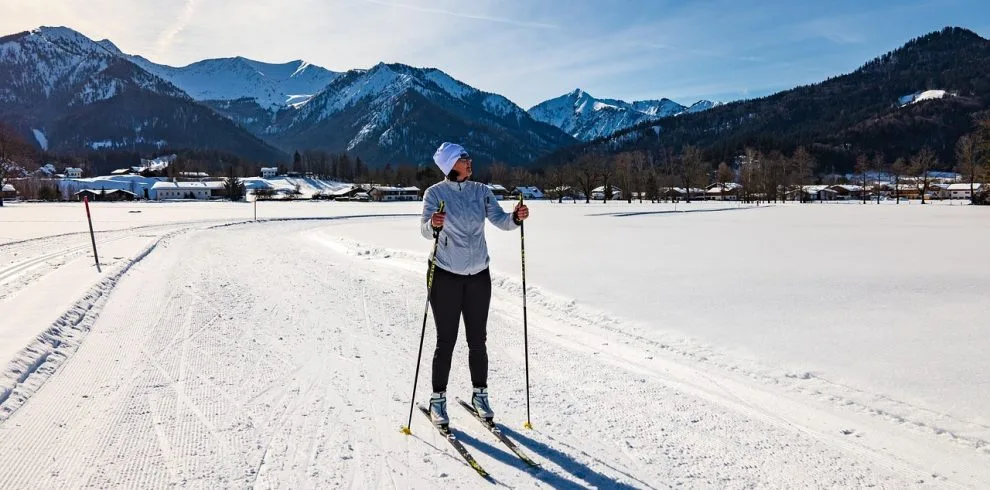cross-country-skiing-3983376_1280